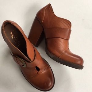 Korks Kork Ease Buckle Heel Booties Size 9